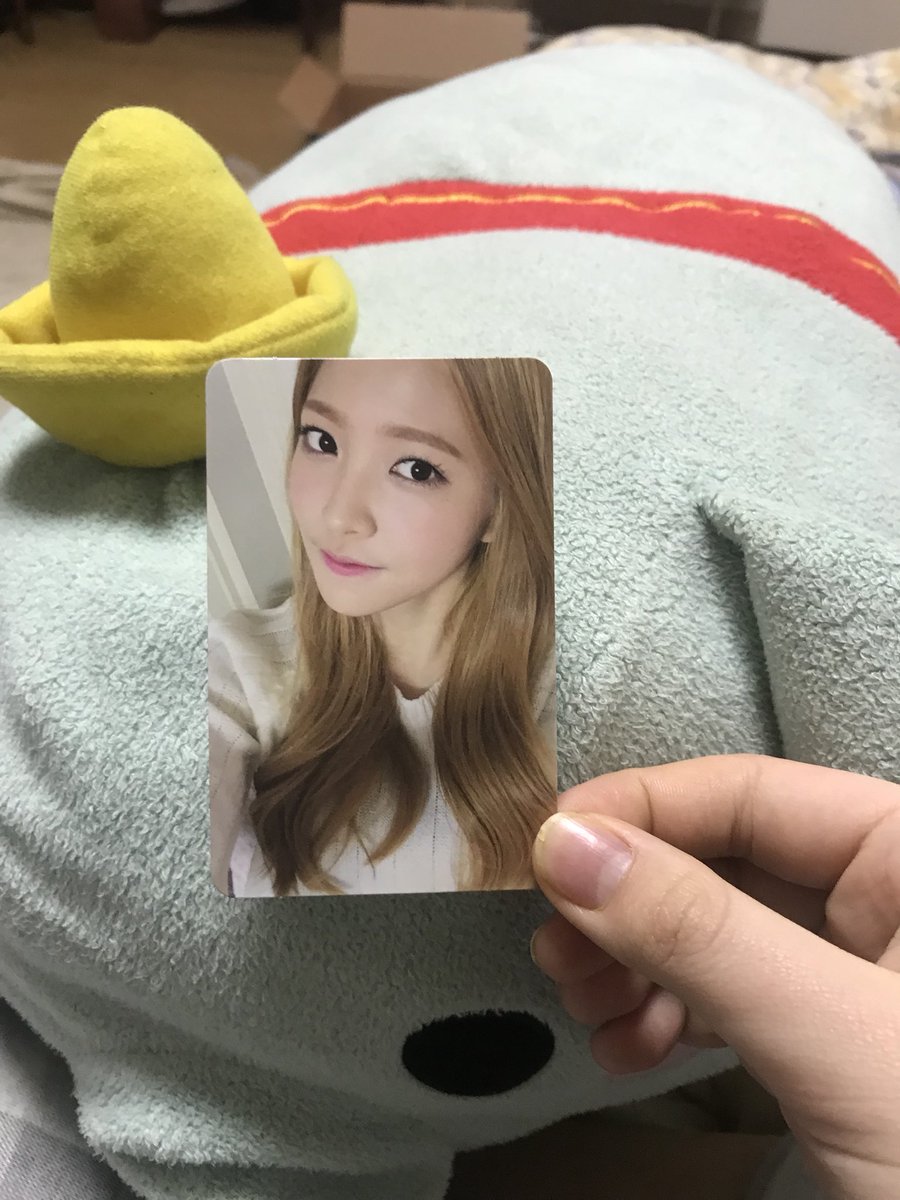 queenjoy97's tweet photo. @RV_Photocard__ 

저: 아크케 예리, 피카부 4컷 예리 
😇: 같은 앨범으로 조이, 아이린, 슬기 아무거나 

#레드벨벳포카 #레벨포카 #레드벨벳포카교환 #레벨포카교환 https://t.co/SqRSjw7hDy
