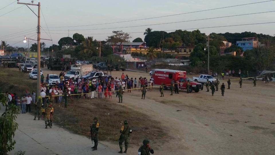 Mientras Murat ya está en otro espacio curando sus raspones hoy la costa aparece con el luto por los catorce muertos en el accidente del helicoptero.

Helicoptero.