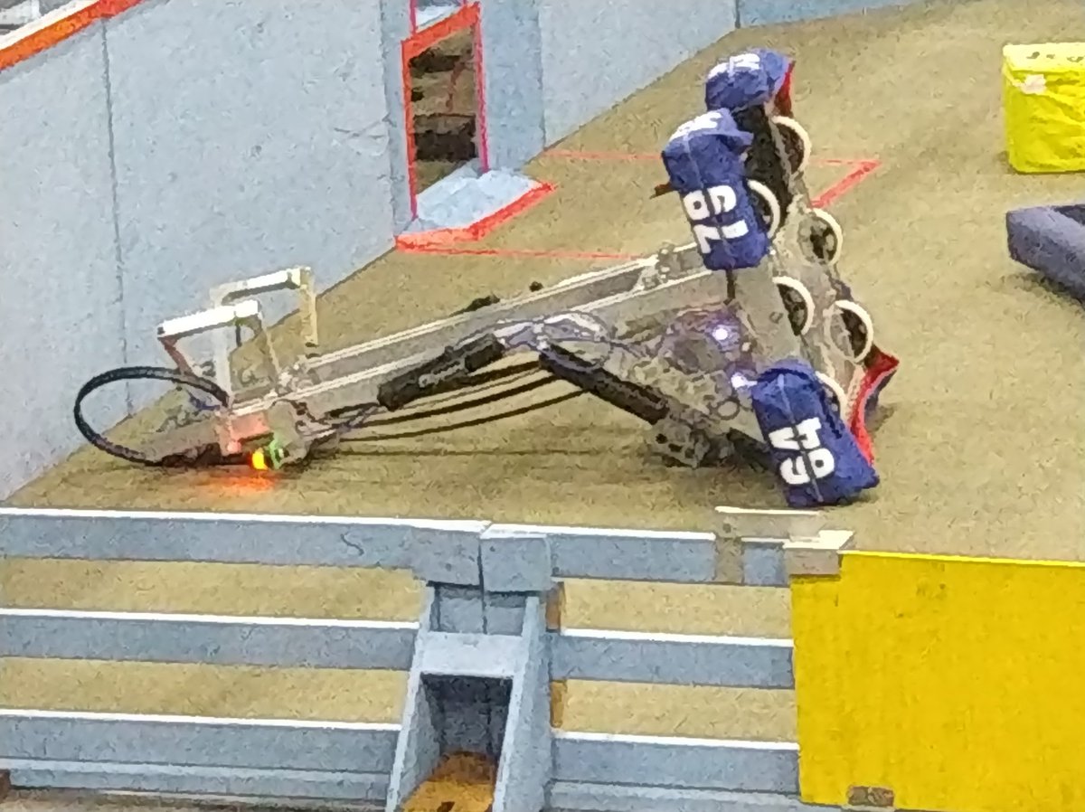 team6479's tweet photo. Help, I've fallen and I can't get up! #DuelInTheDesert2018 #FIRSTPowerUp  #omgrobots https://t.co/8QEHdDQuWu