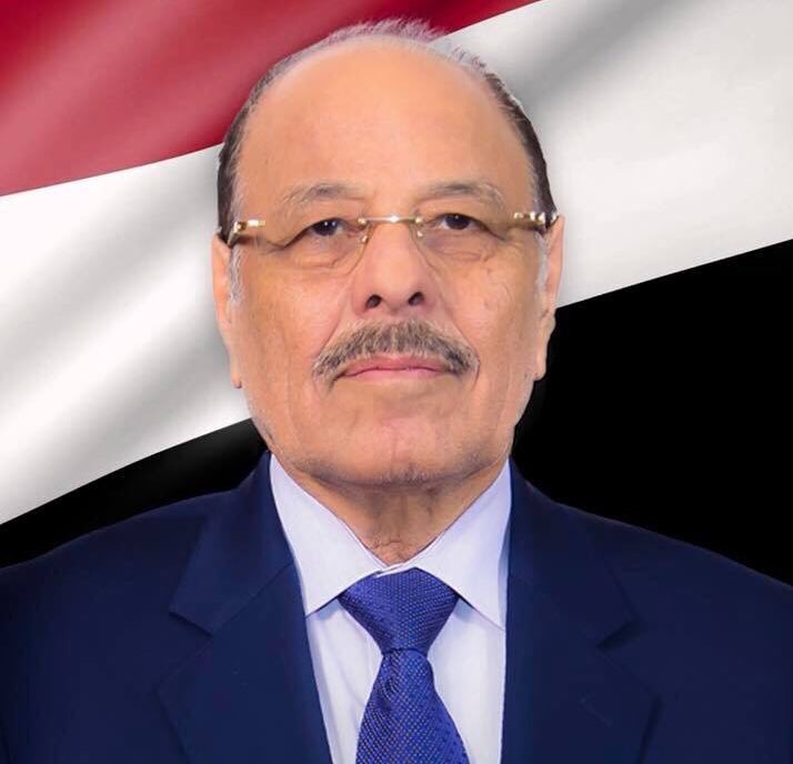 yemania2020's tweet photo. نائب الرئيس يستمع إلى مختلف القضايا والهموم المرتبطة بتلبية احتياجات المواطنين وجعل محافظة #حضرموت نموذجاً مثالياً للمحافظات المحررة، مشيداً بجهود السلطة المحلية وقيادتها ومختلف الأجهزة الأمنية والعسكرية وتكاتف أبناء المحافظة https://t.co/aE6KTVhPZT