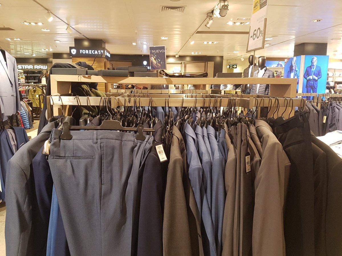 ajunqueram's tweet photo. En el @elcorteingles de Goya te atienden, te asesoran, te confirman el precio y, en el momento de pagar, después de esperar una cola para el probador de 20 minutos, te dicen, de malas formas, que al producto no se le aplica el descuento que estaba anunciado. https://t.co/U97JwryMds