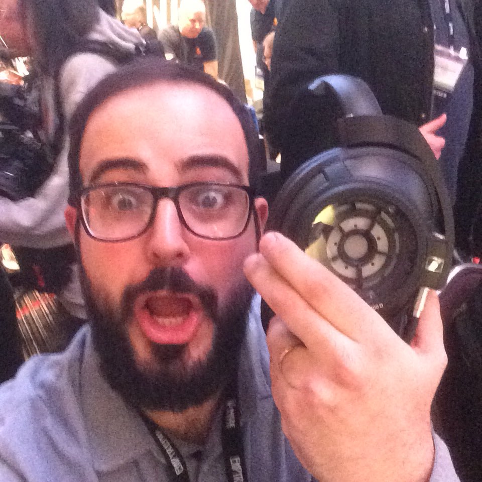 audio46ES's tweet photo. Dandole gustillo a las orejas en canjam nyc #CanJamNYC2018 #hd820 #sennheiser #audio46 https://t.co/sBI1dx7J0h