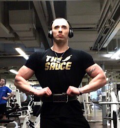 casey_mercil's tweet photo. All about illusion. If you got a small waist you can look bigger than you are #thesause #fitfam https://t.co/mCnGBlGlMc