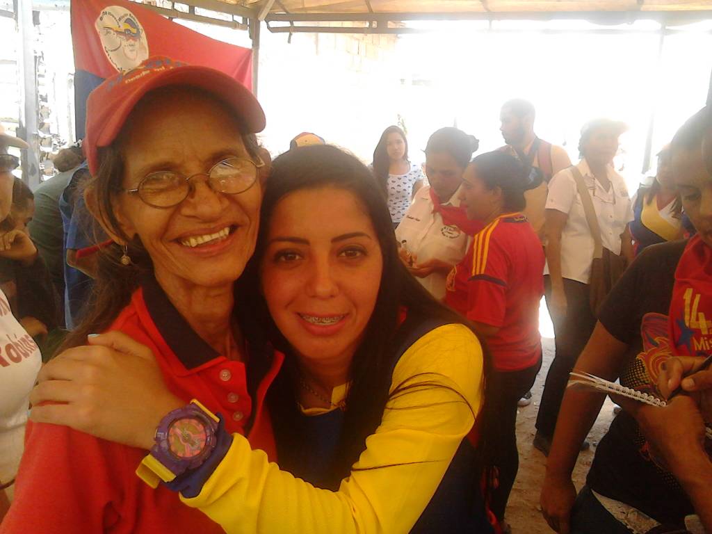araguafsr's tweet photo. Misión Robinson ll Productivo de la mano con Mercal en pro de garantizar alimentos para el pueblo Aragüeño #JuntosTodoEsPosible  #FeriaDeCampoSoberano #SomosPaz #SomosVenezuela. @jauaMiranda @Sociabolivarian @NicolasMaduro https://t.co/JMEapDbYvx
