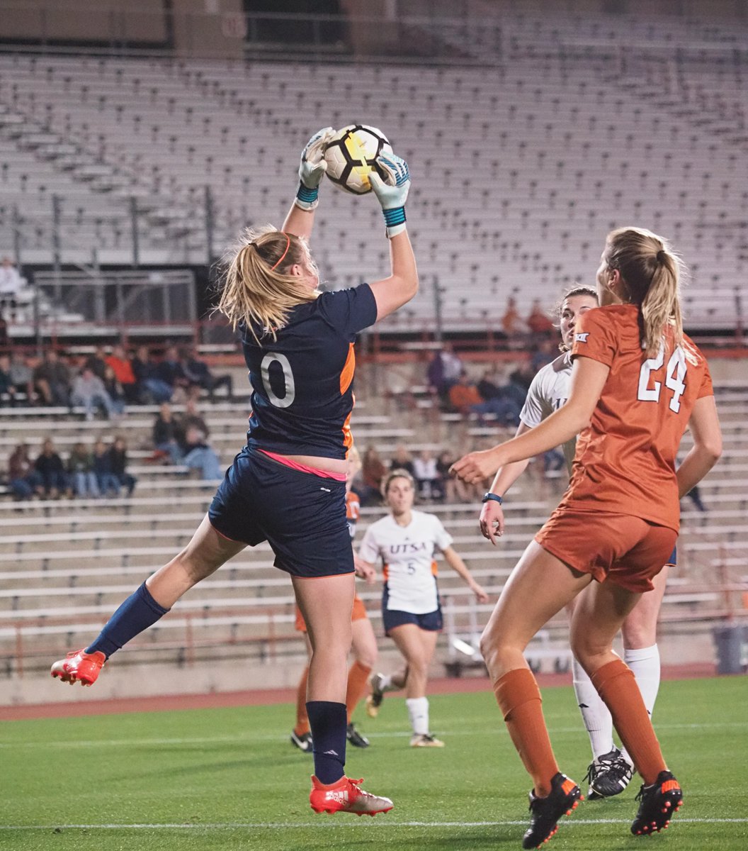 dientetex's tweet photo. @TexasSoccer vs. @UTSAWSOC Horns prevail 3-0 in spring match.
#TexasSoccer #UTSAWSOC https://t.co/0U1KCZ875v