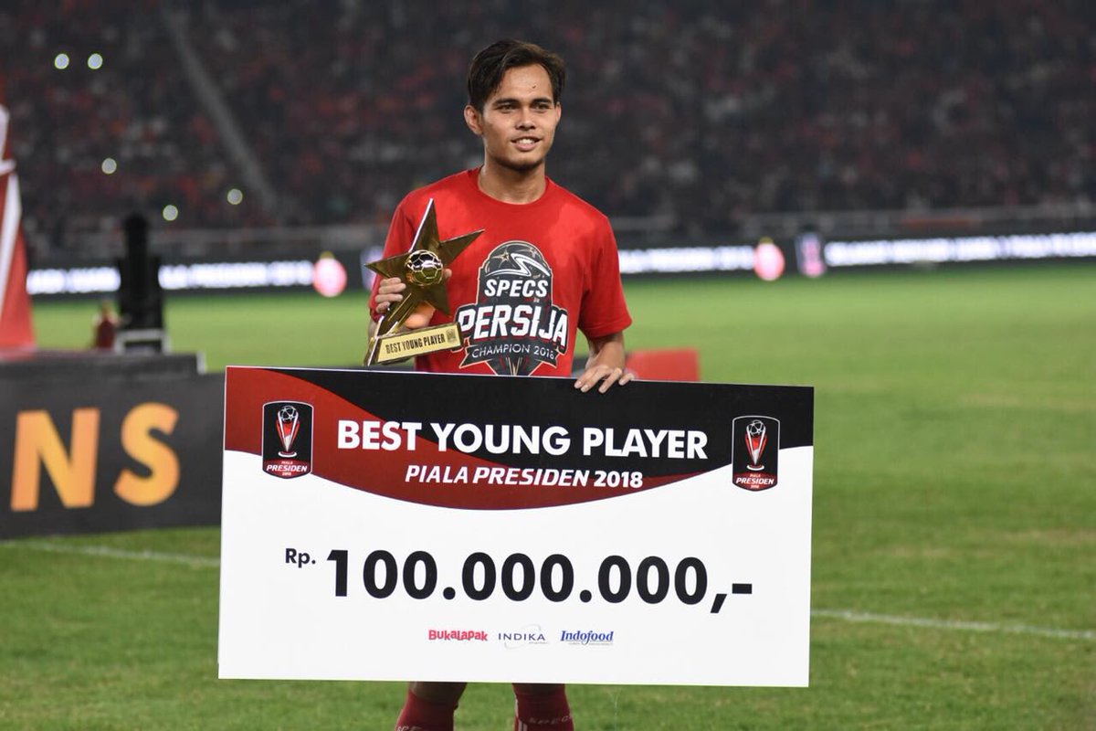 Persija_Jkt's tweet photo. Selamat @Rezaldibule yang terpilih menjadi Pemain Muda Terbaik #PialaPresiden2018.

#PersijaJakarta #PersijaSelamamya https://t.co/QXwct9CF79