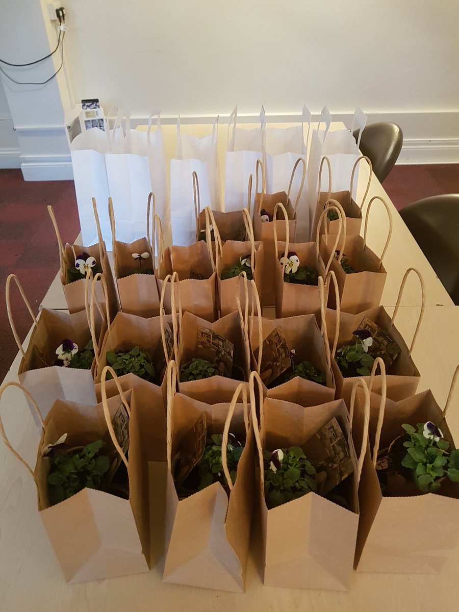 ARKCymru's tweet photo. Bags ready. Off on a trip around @OxfordCity. Little group of @cardiffmet students working with @RonToddFdn to provide provide planted veg & flowers in #biodegradablepots as part of people's #rights to food and something pretty
@wwf_uk @RuskinOxford @libbyrichards2 https://t.co/tVGAUItzLk