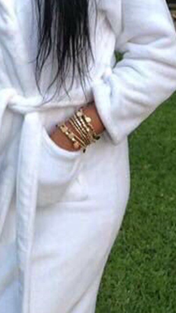 RicocheyUGK's tweet photo. My heart is so so broken!!! 

I tried to lie to my self all nyt but the evidence is too strong and continues to mount 
(bracelet x hair line) 😱😱😱
@Nadia_Nakai nooooooooo guys * plays @reece_youngking pride* #WomenAreTheBiggestLairs https://t.co/ZE5QK4Uyro