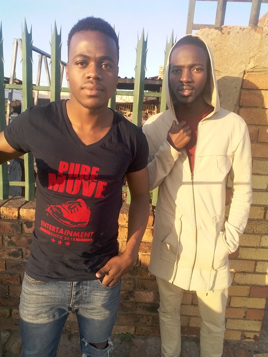 sabelo9308's tweet photo. #PostAPictureWithUrFriend
The Merch
#PureMove https://t.co/gODzV1n4vQ