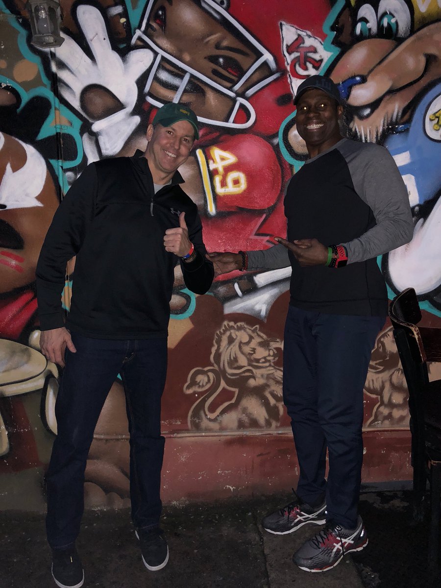 ChrisMasters1's tweet photo. Enjoyed a great meal with @49TRich at @JohnBrownSmoke last night. If you like #bbq then you have to check it out when in #LongIslandCity. #49 #chiefsHOF https://t.co/5mGfx3uXa7