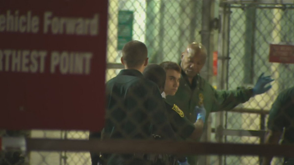 #BREAKING: Prosecutors push back on talk of plea deal for Parkland gunman bit.ly/2BzKfdu https://t.co/fxrvvFSCFu