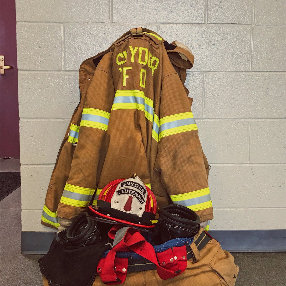SnyderFire's tweet photo. Busy morning so far for Snyder FF's- between answering 3 calls so far, SFD members also worked on cleaning the rigs, inspecting and cleaning the tools, and starting the chain saws and the hydraulic extrication equipment. #Firefighter #VolunteerFirefighter #SnydersBravest https://t.co/0b75acRLqX