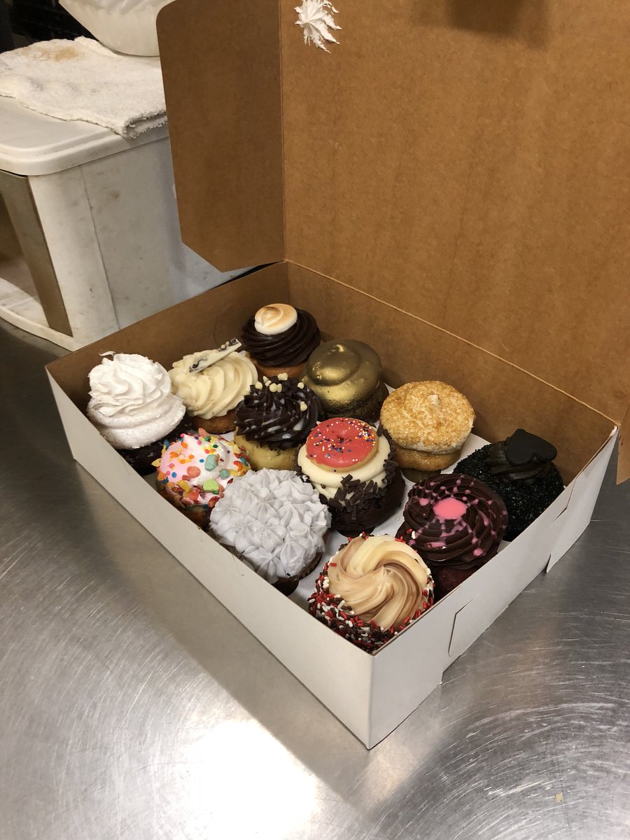 AtMiddletown's tweet photo. Celebrating National Random Acts of Kindness Day by dropping @NoRACupcakeCo to the volunteers @SVDMiddletownCT. @JPotter24 @Bowman_Ana2020 #OurNE #RandomActsOfKindnessDay #unleashtheEAST https://t.co/fxn4i4EsJV