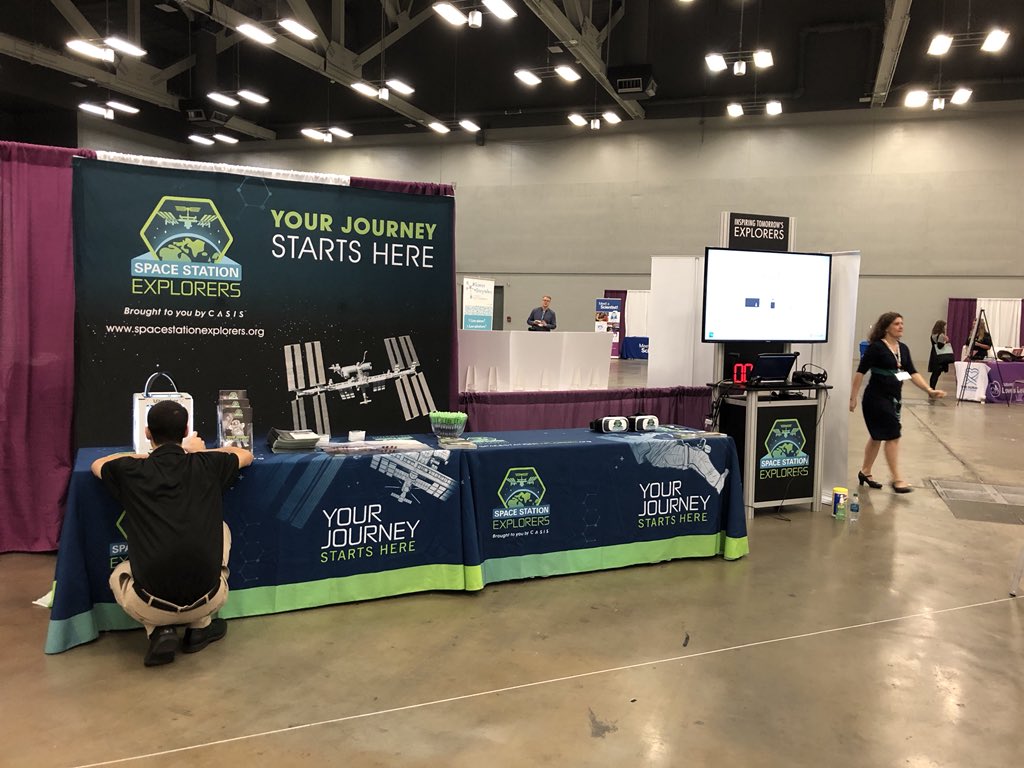 ISS_CASIS's tweet photo. #FamSciDays kicks off at 11:00am CT! We’re ready for a full day of hands-on science, cool demos, and lots of fun! Join us! https://t.co/4JJTtK8rG3
