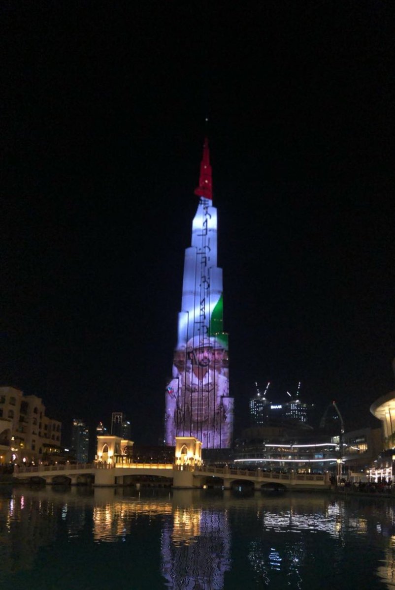 DXBMediaOffice's tweet photo. برج خليفة في #دبي يتزين بصورة الشيخ زايد بن حمدان آل نهيان بمناسبة عودته الى أرض الوطن بعد رحلة علاج تكللت بالنجاح. #الإمارات https://t.co/yN6Ua0mC3g