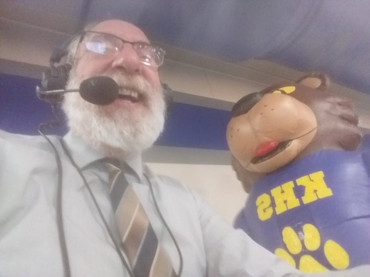 LilDaveSports's tweet photo. Thanks to the @KHS_BoysBBall and @khsgirlsbb coaches, players and their families! #luvyou #destinationlincoln https://t.co/Ol72YiCqTz