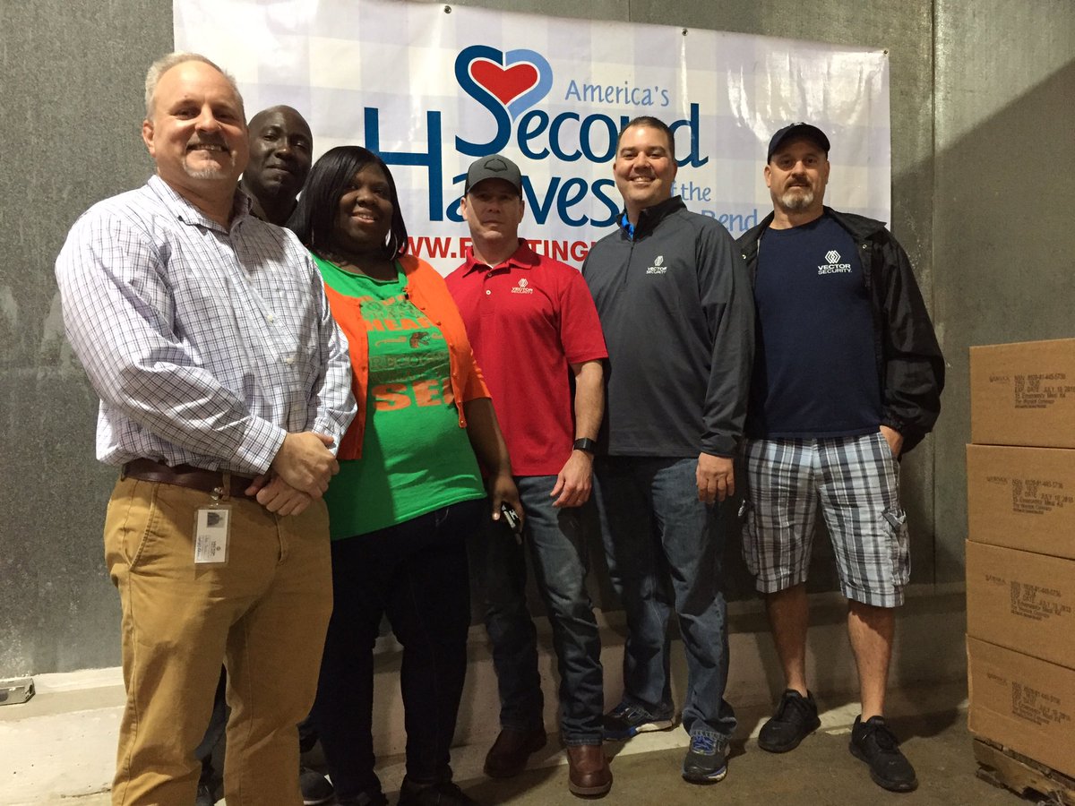 StoneGtoo's tweet image. Vector Security Tallahassee employees volunteering their time at America&apos;s 2nd Harvest. Thank you Shannon for organizing this!

#vectorsecurity 
#AmericasSecondHarvest  
#SecondHarvestBB  
#volunteering 
#givingback