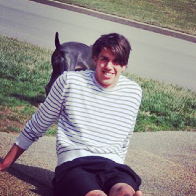 CathyStandish's tweet image. This guy and his trusty Weimaraner have raised - so far - $350.00 for @NotSoVanilla &amp;amp; @1963GP for the @ALSTDI #ALSPepperChallenge!  #hothothot #staydownwind #puppylove #EndALS #DefeattheBeast 🌶🍻🌶