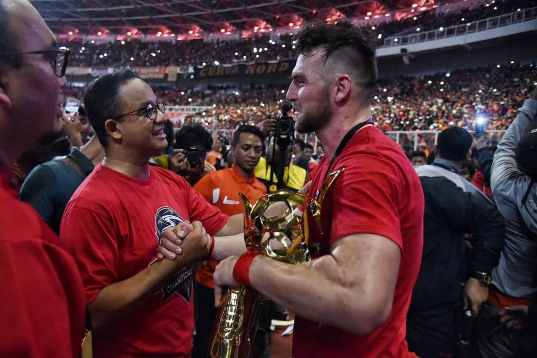 Dan tentu yang terutama, selamat, selamat dan selamat kepada Macan Kemayoran <a href="/Persija_Jkt/">Persija Jakarta</a> atas kemenangan malam ini sebagai puncak perjuangan keras sepanjang kompetisi. Kemenangan yg diraih memberikan kebanggaan dan kebahagiaan besar kepada #Jakmania dan seluruh warga Ibukota.