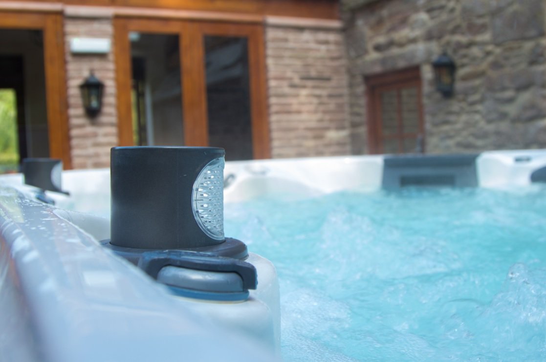 vpdd's tweet photo. Retweet if you NEED a holiday with a hot tub...

https://t.co/zIZ9pRzxx9

#PeakDistrict #Derbyshire https://t.co/d7VXL1PsiF