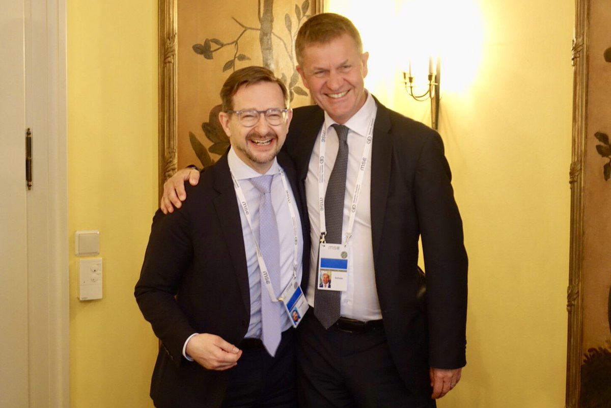ThGreminger's tweet photo. Discussed @OSCE’s close co-op with @UNEP Executive Director @ErikSolheim, especially in framework of Environment & #Security (#ENVSEC) Initiative. Explored how to raise awareness of environmental risks to security & how co-op on environment can build confidence in conflict areas https://t.co/e2lvxcJyPs