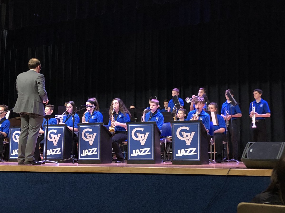 dave_mvc55's tweet photo. GV middle school jazz band playing at Parkview highschool Jazz festival. Great job! @GVNMSEagles @GrainValleyBPA @gvbands https://t.co/fjeJ1dvEEw