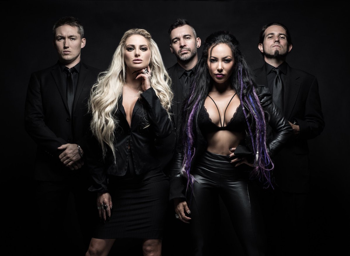 HeidiTheButcher's tweet photo. Facebook banned this photo 🤘🤣🤘 https://t.co/pIXm8g50Ex