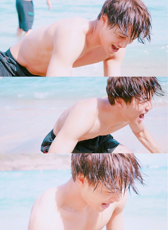 kimjipics's tweet photo. jongin having fun like a little kid is my happiness 💞💞 
#iHeartAwards #BestFanArmy #EXOL @weareoneEXO https://t.co/jkLlJlFsTb