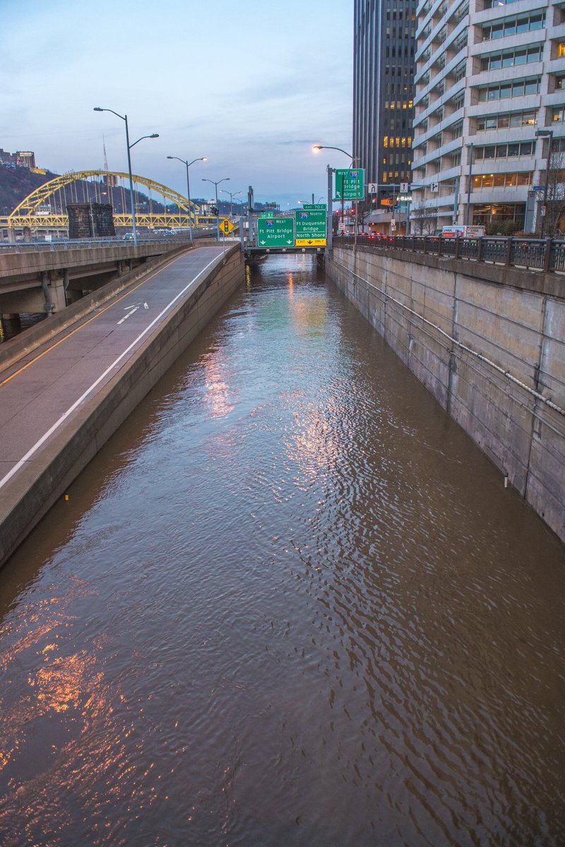 Dave Dicello On Twitter A Few Images Showing The Flooding In Downtown Pittsburgh This Morning With The Rivers Filling The Bathtub On The Parkway East And Extending Way Passed The Fountain Basin