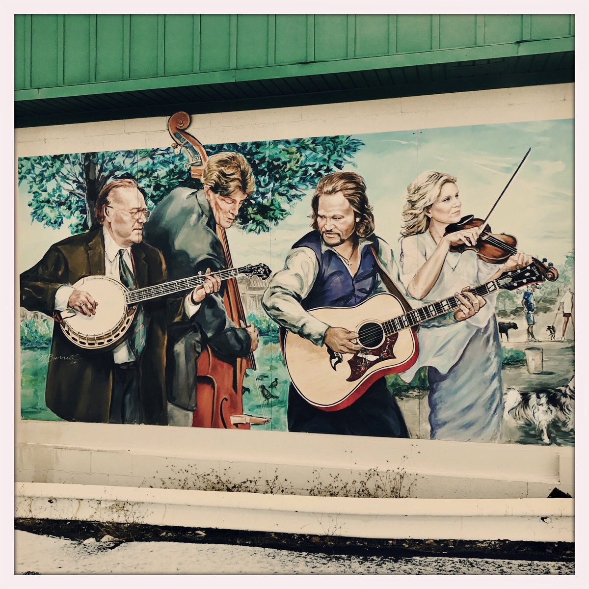 TravisTritt's tweet photo. Someone sent me a photo of this mural that is supposedly painted on the side of a building in Lexington, KY. Can anyone tell me where this is located? https://t.co/HlhkiPgS0E