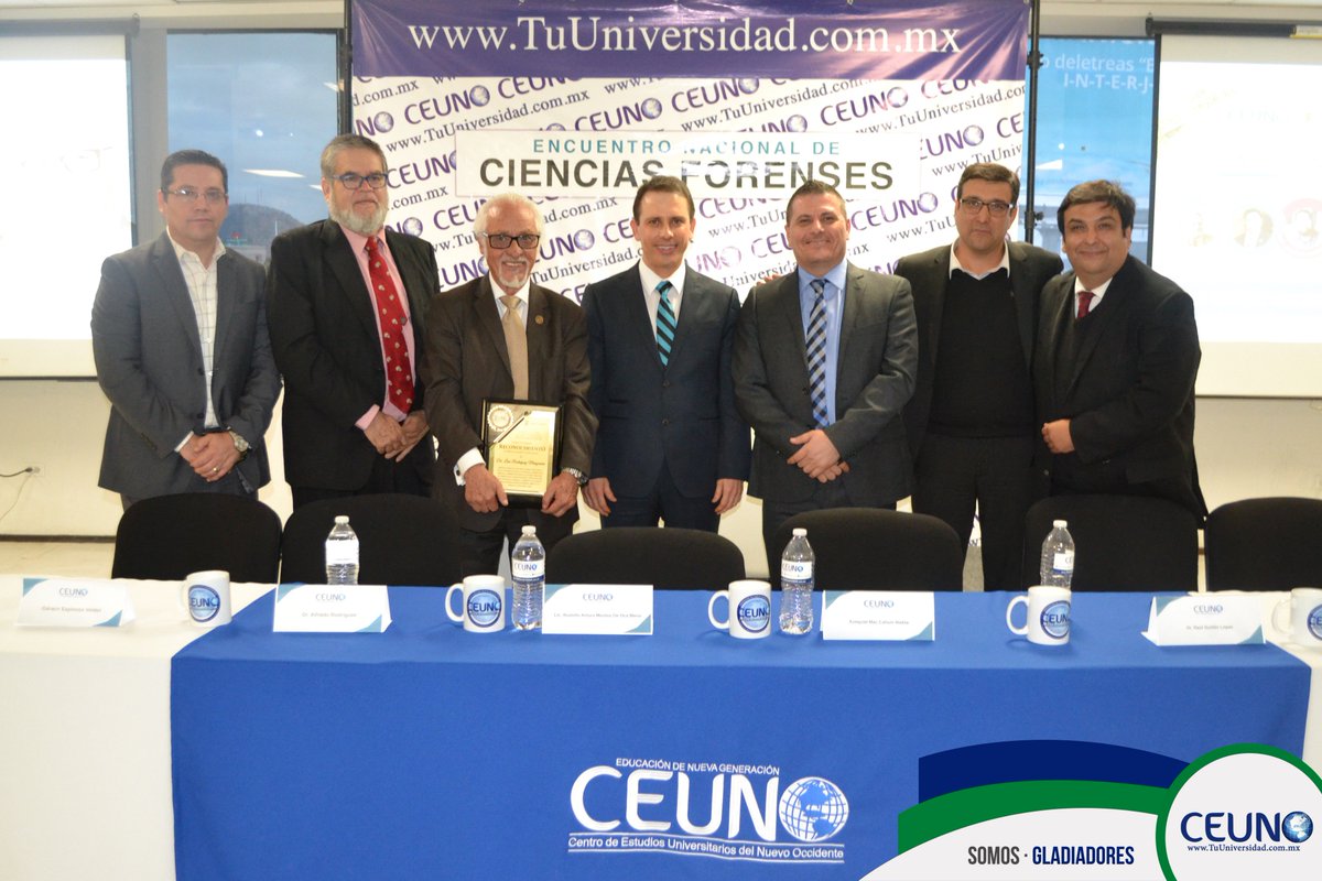 CEUNOOficial's tweet photo. Entrega Fiscal General Rodolfo Montes de Oca reconocimiento al mérito académico al Dr. Luis Rodríguez Manzanera, reconocimiento otorgado por el Instituto de Ciencias Jurídicas y Forenses y CEUNO Tu Universidad #OrgulloCEUNO #SomosGladiadores #ENCF https://t.co/fVIUpOZRi3