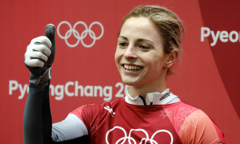 Bobslejs's tweet photo. Līdzīgi kā Kristaps Porziņģis, arī Lelde Priedulēna, īsi pirms sezonas, pārrāva ceļgala krusteniskās saites. Tika nolemts operāciju veikt pēc sezonas, pretējā gadījumā sapnis par Phjončhanu būtu izsapņots jau vasarā...
#skeletons #skeleton #PyeongChang2018 

📷 Reuters/Scanpix https://t.co/XjxWNtTuuS