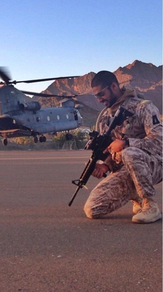 SaifBZayed's tweet photo. تزدان السماء بنجومها، وتتباهى الإمارات بأبطالها، وها هو فارسٌ من فرسانها يعود بحمد الله سالماً، بعد أن سطّر في ساح الوغى بطولاتٍ ليكون فخراً لبلادنا وزملائه الأبطال، حمى الله سواعدكم وأمضى عزيمتكم.
#مرحبا_زايد_بن_حمدان https://t.co/q25EWY7Pxn