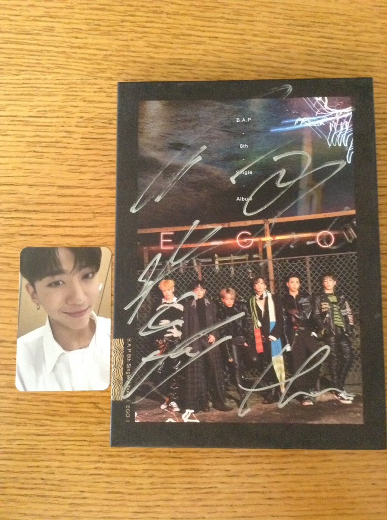 DMClaire's tweet photo. Finally got my autographed B.A.P album and I got Yongguk as my card 😍 #bapego #bap https://t.co/s14h7dI1e3