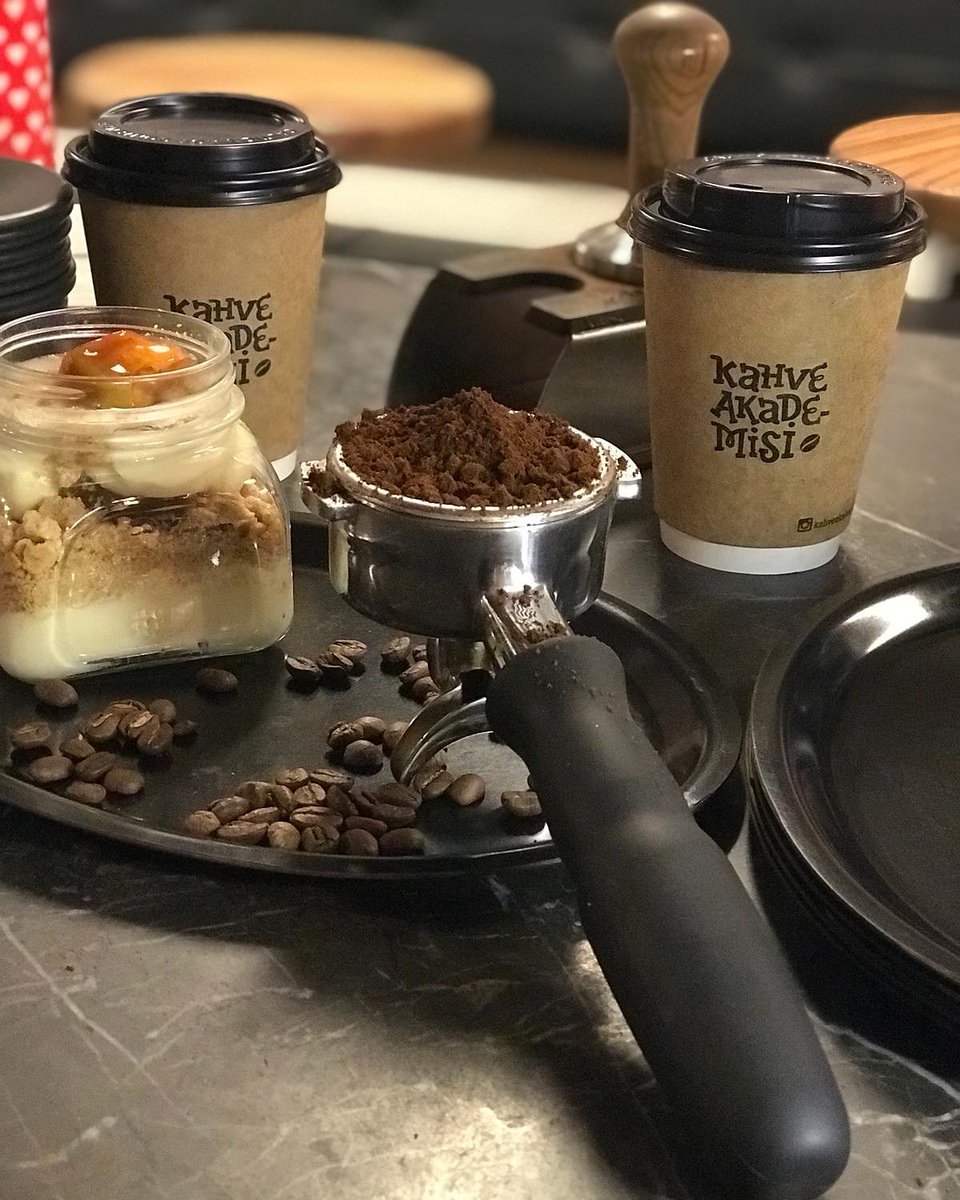 KahveAkademisi's tweet photo. #kahve #kahveci #kahvezamni #kajveevim #kahvedukkani #kahvezamani #chemex #latte #love #ask #ankara #besevler #besevler #chemex #specialitycofee #syphone #hariov60 #ankara #cortado #coffeeshop #kitap #kitapc https://t.co/TpKqhMSy4I