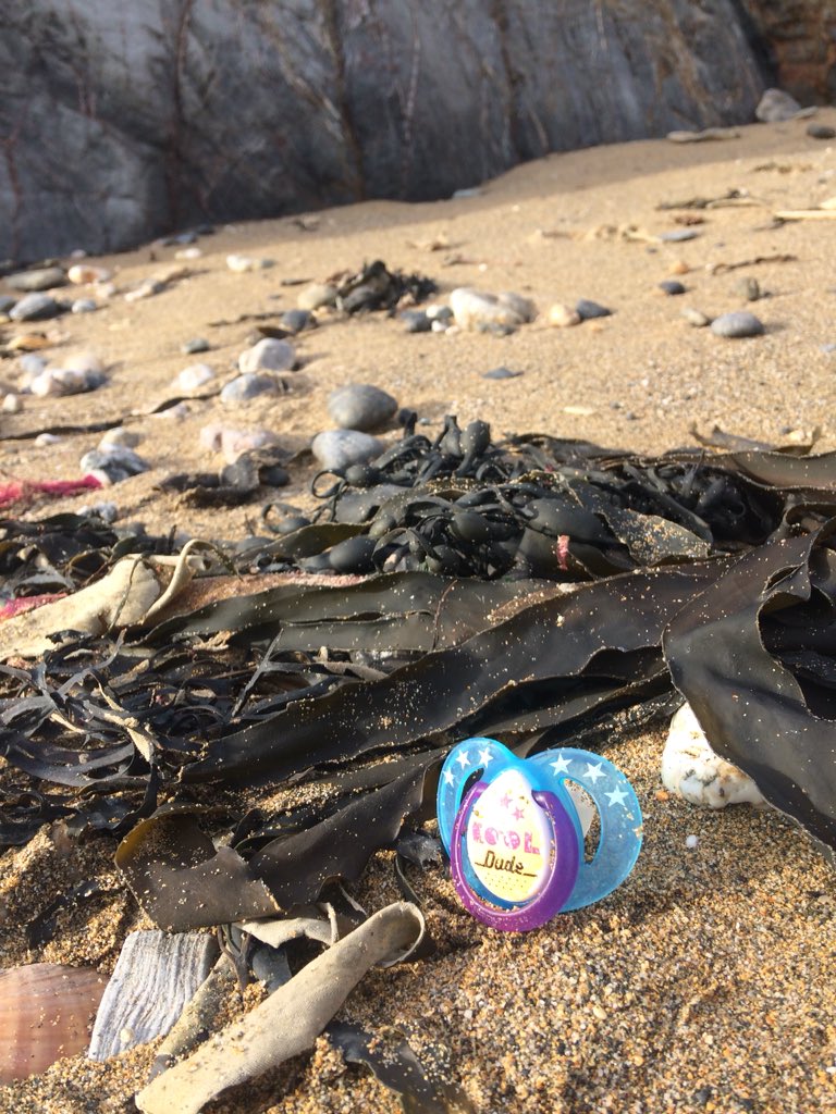 becclestown's tweet photo. Great way to warm up after a swim #2minutebeachclean #dodmanpoint #hemmickbeach https://t.co/vxLwdyjaV5