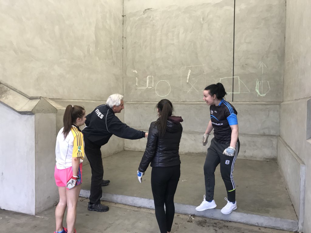 ukwallball's tweet photo. Top #wallball women from around the  🌍 had a go @westwayfives and loved it 🤚 🇪🇸 🇺🇸 🇨🇳 🇮🇪 🇬🇧 🤚@EveryoneActive @WestwaySports https://t.co/anu6qVsv9w