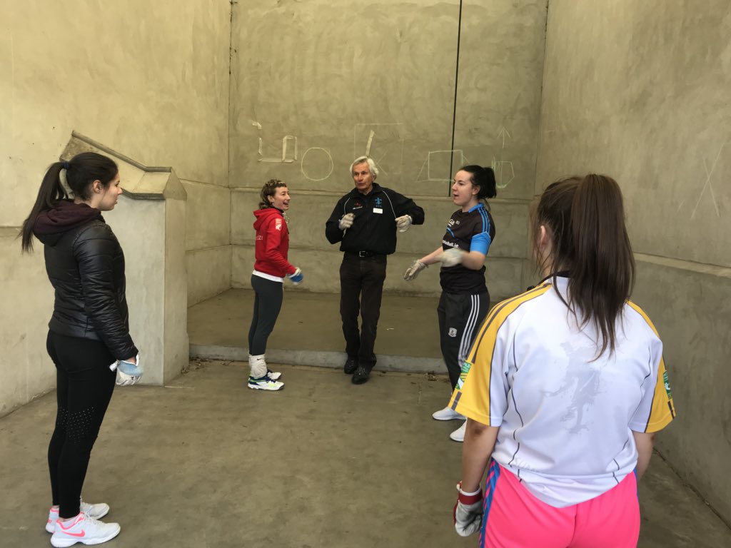 ukwallball's tweet photo. Top #wallball women from around the  🌍 had a go @westwayfives and loved it 🤚 🇪🇸 🇺🇸 🇨🇳 🇮🇪 🇬🇧 🤚@EveryoneActive @WestwaySports https://t.co/anu6qVsv9w