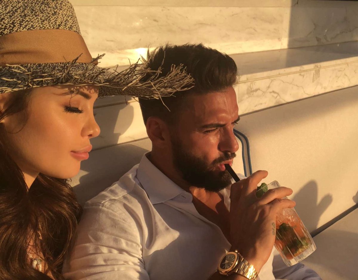 NabillaACTU's tweet photo. #loveandchill #dubaïvibes 💕 https://t.co/rdf10sFWT1