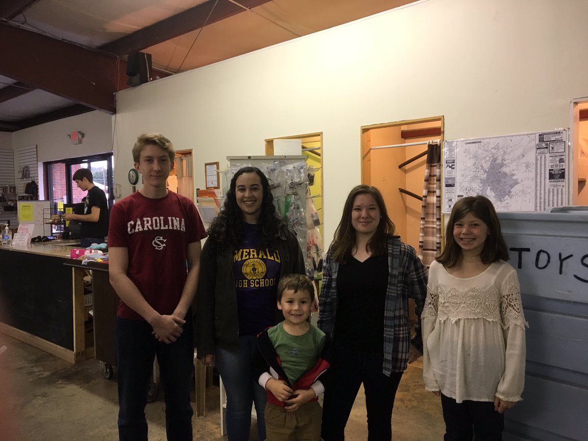 Parksj_EHS's tweet photo. EHS Beta students always giving back to the Greenwood community! https://t.co/SkUfQHbqLb