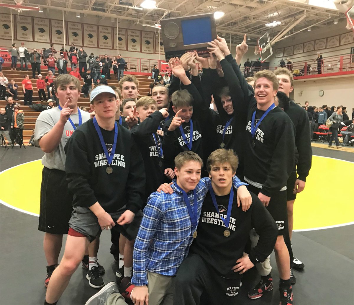PLAmerican's tweet photo. One of the most amazing streaks in Minnesota High School sports is over, after @ShakoWrestling ended Apple Valley's streak of qualifying for the state tournament for 35 straight seasons!
https://t.co/FA9H3h7uMF https://t.co/6vlFH3yUZM