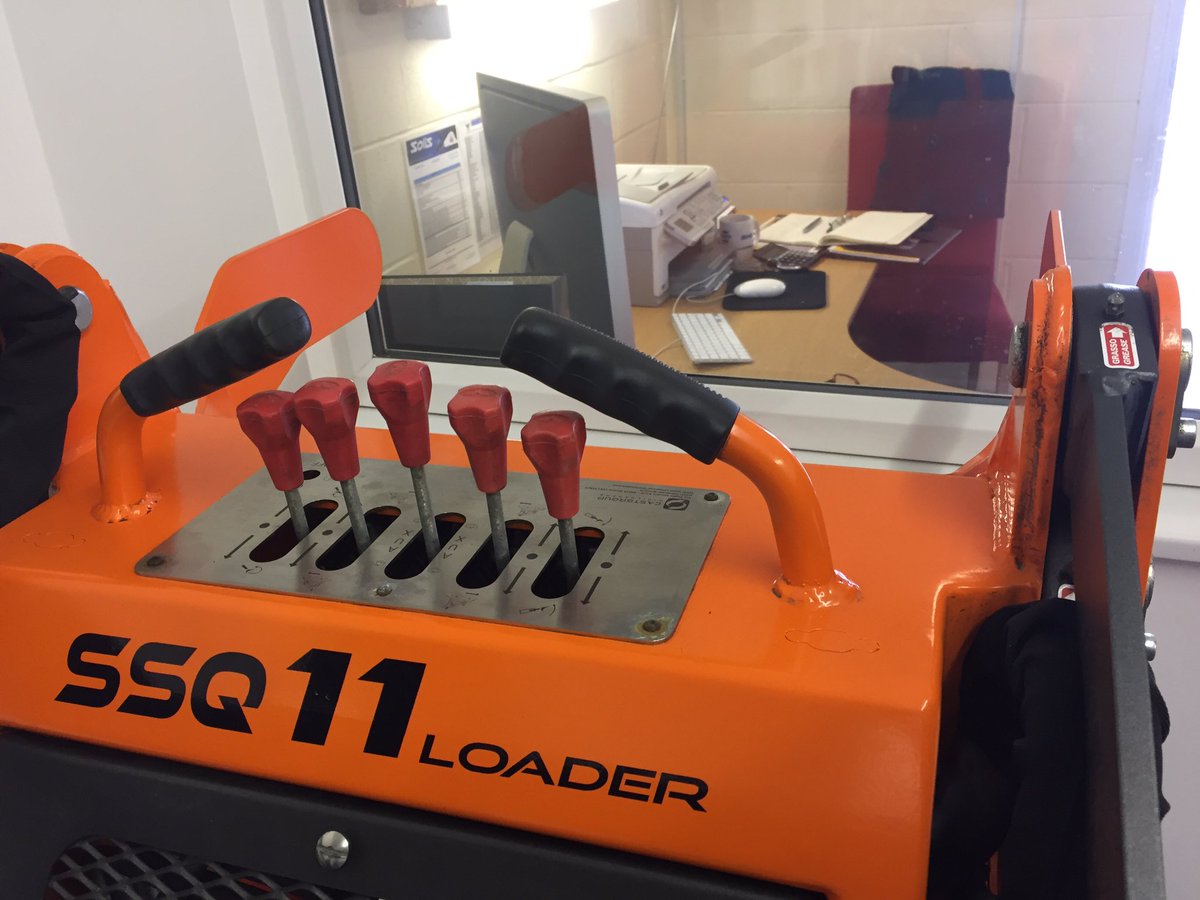 castloaders's tweet photo. For sale ex demo mini loader contact collin for a price https://t.co/TQiAL1bpyG