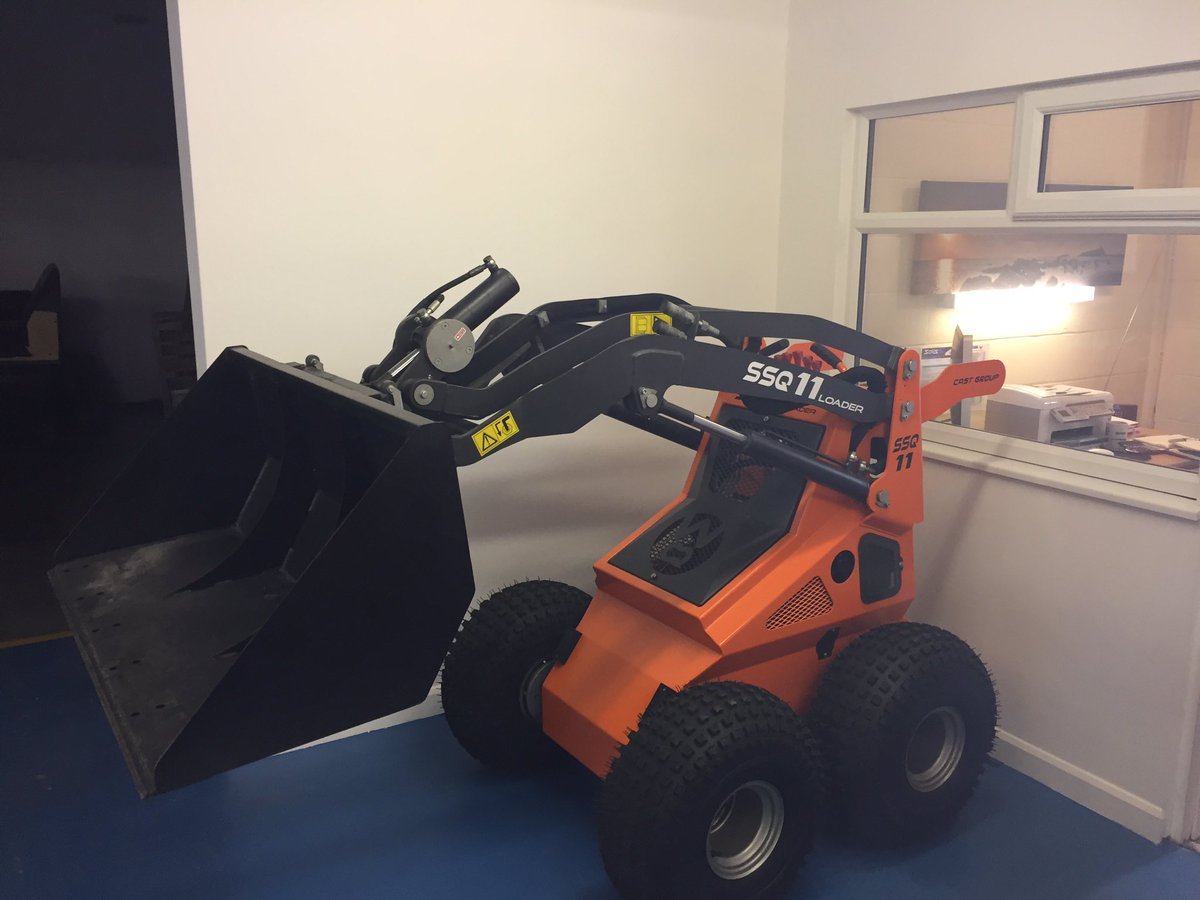 castloaders's tweet photo. For sale ex demo mini loader contact collin for a price https://t.co/TQiAL1bpyG
