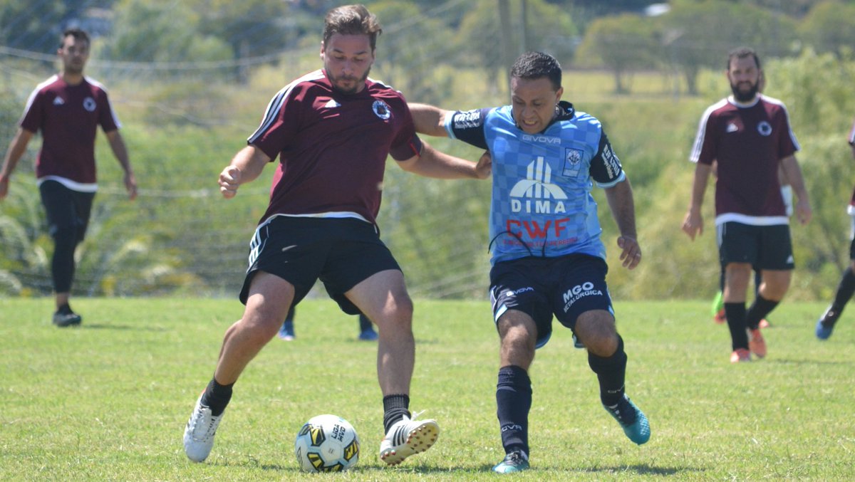 Dave_tz11's tweet photo. En el inicio de la #CopaVeranoMVD @DreamTinto venció 4 a 1 a Notarial Forest en un reñido encuentro. Los viticultores dieron vuelta el resultado jugando muy bien al fútbol #modoMVD https://t.co/AxlpZClLgE