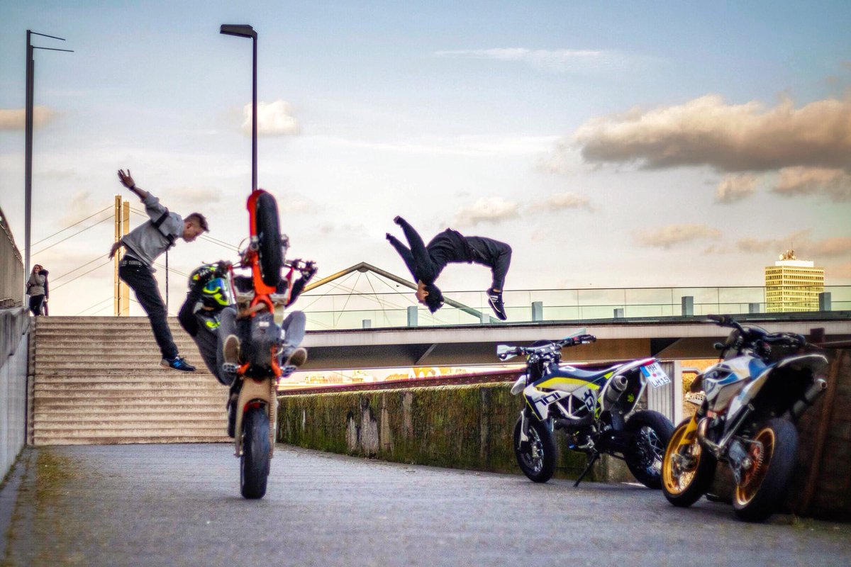 DavidBostStunt's tweet photo. Supermoto VS Parkour? 😏

#supermoto #parkour #bosthaft #davidbost #gehtsteil #doepicshit https://t.co/6Ef8cBtJMV