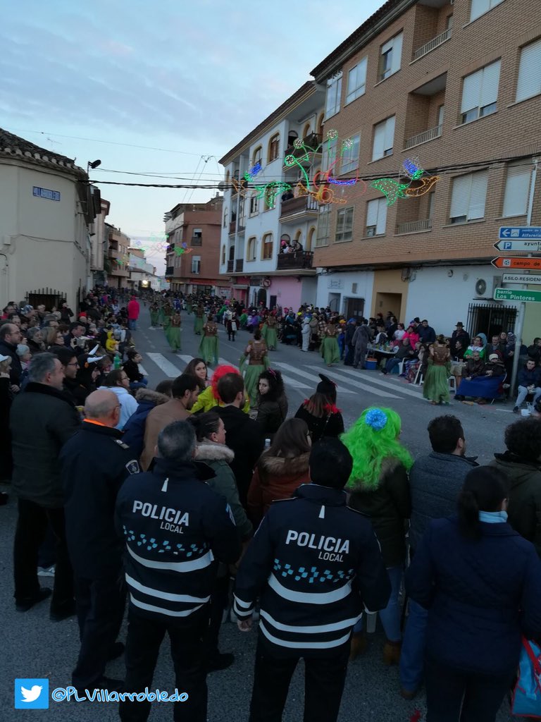 PLVillarrobledo's tweet photo. #InfoPLVdo Efectivos de #PLVdo se encuentran ubicados a lo largo de todo el recorrido del Desfile dando seguridad y asistencia a todo el público y participantes. Si los necesitas, solicita su colaboración!!! #SiempreCercaDeTi https://t.co/AlBioRwY8u