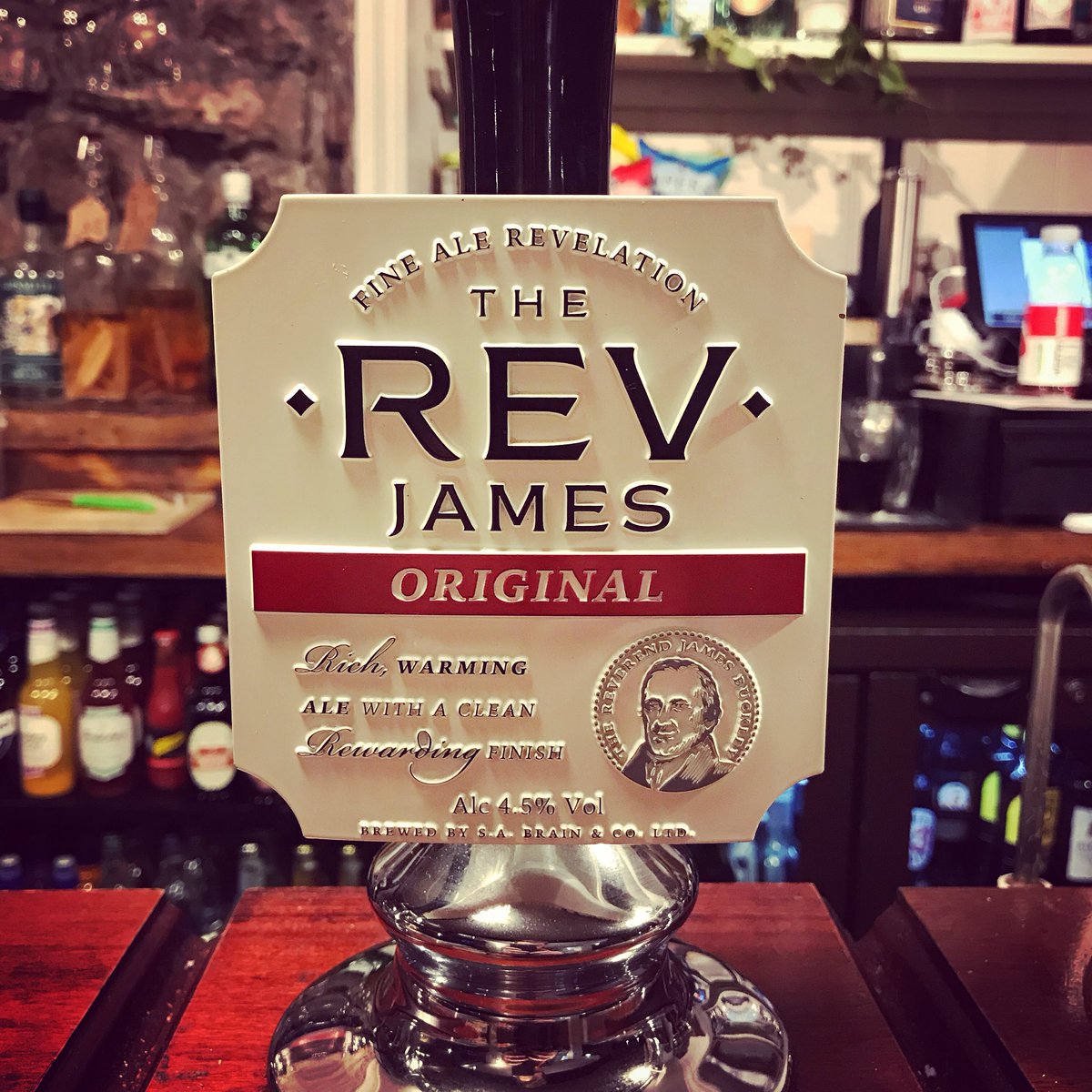 KingsArmsWales's tweet image. Look who’s decided to drop by this evening! @TheRevTweets #RevJames Original is on tap now

#CaskAle #RealAle #DrinkLocal @caskmarque