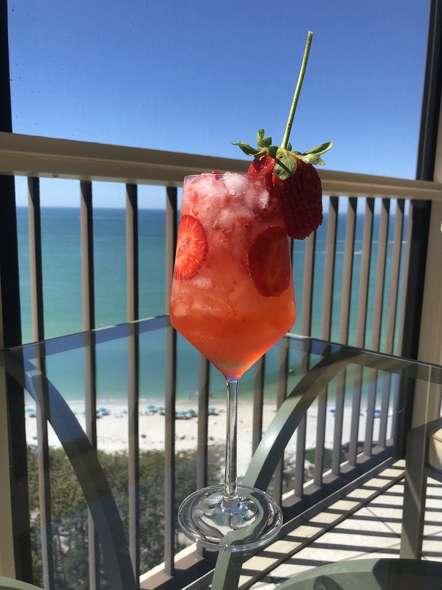 What to drink with your Taco 🍓Strawberry Margarita 💃💃💃
