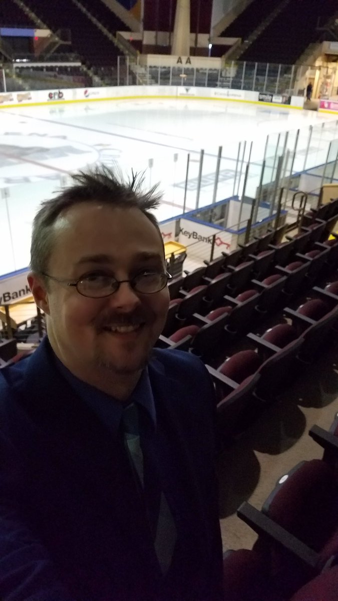 JeffMannix's tweet photo. Working a hockey game @CrossArena. I feel like I'm at home again! @FlyersAlumni vs. @NHLBruinsAlumni today at 3:00! @MarinersOfMaine #SeaForYouself #RivalryGame https://t.co/leLe2H3o68