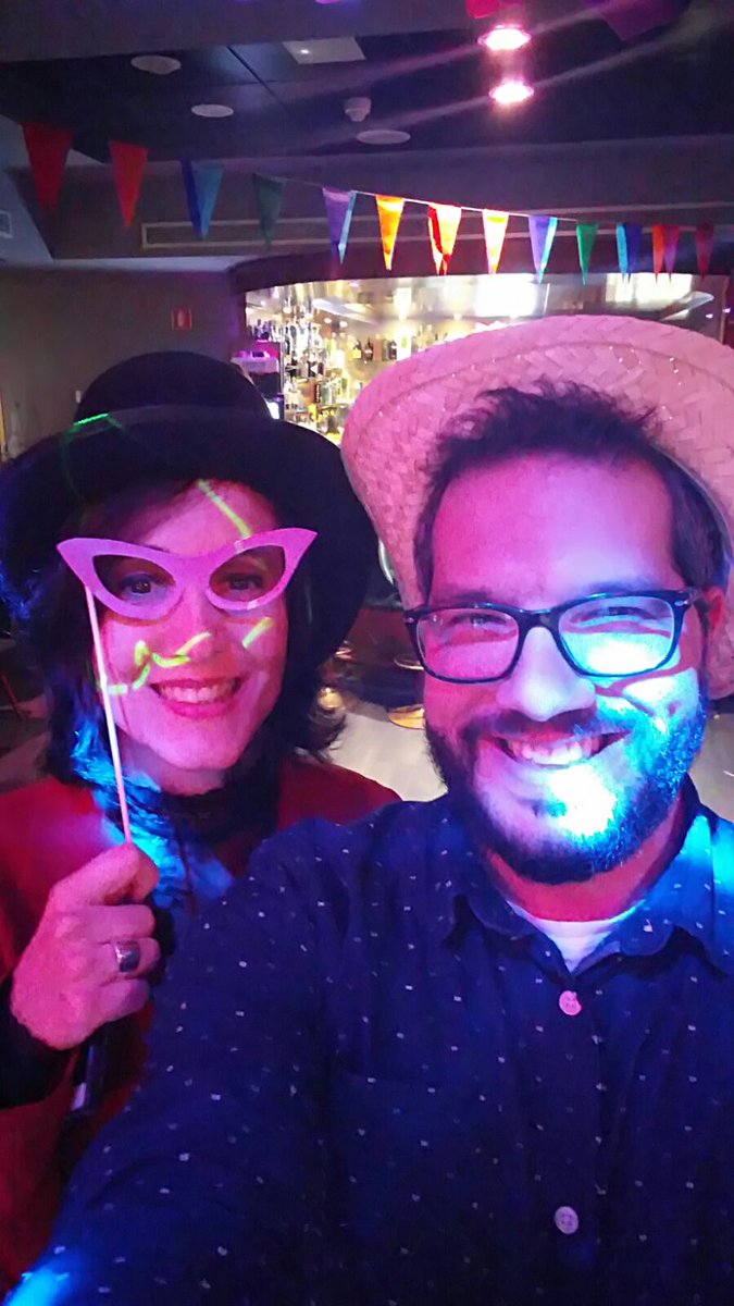 MartaXicue's tweet photo. Micaco's, Badalona. Perquè 40 anys bé que s'ho valen!! 😍😍👏👏 #CumpleMaria #Amics #PedazodeCosmopolitan #LaVidaSón4Dies https://t.co/rSKemrYhcu